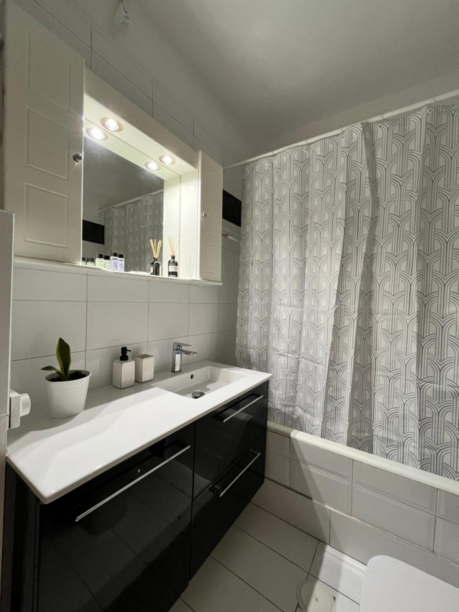 Quiet Apartment With Garden View In Kolonaki أثينا المظهر الخارجي الصورة
